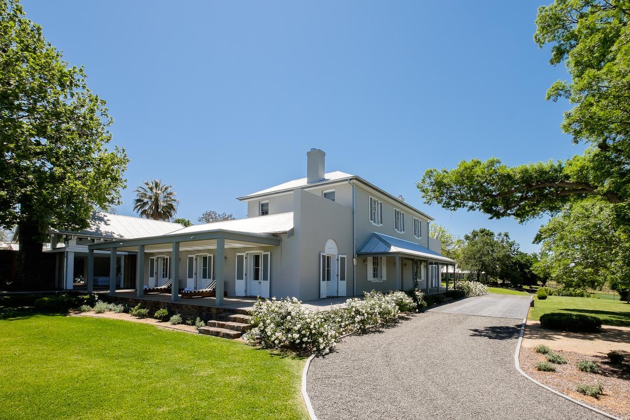 Hotel Goonoo Goonoo Station Tamworth Zewnętrze zdjęcie The former residence of the South African Minister of Finance, Trevor Manuel, in the suburb of Constantia, Cape Town.