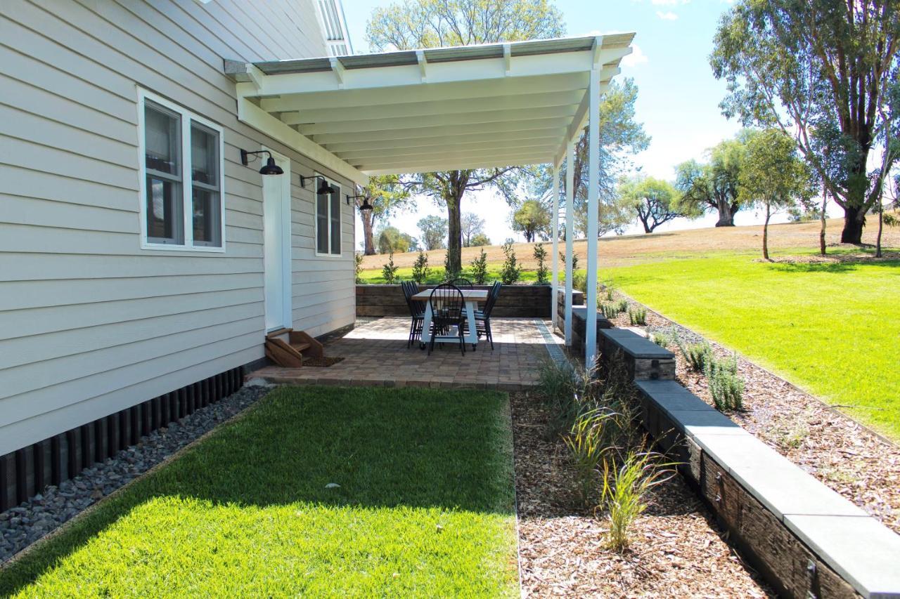 Hotel Goonoo Goonoo Station Tamworth Zewnętrze zdjęcie A residential patio with a retractable awning